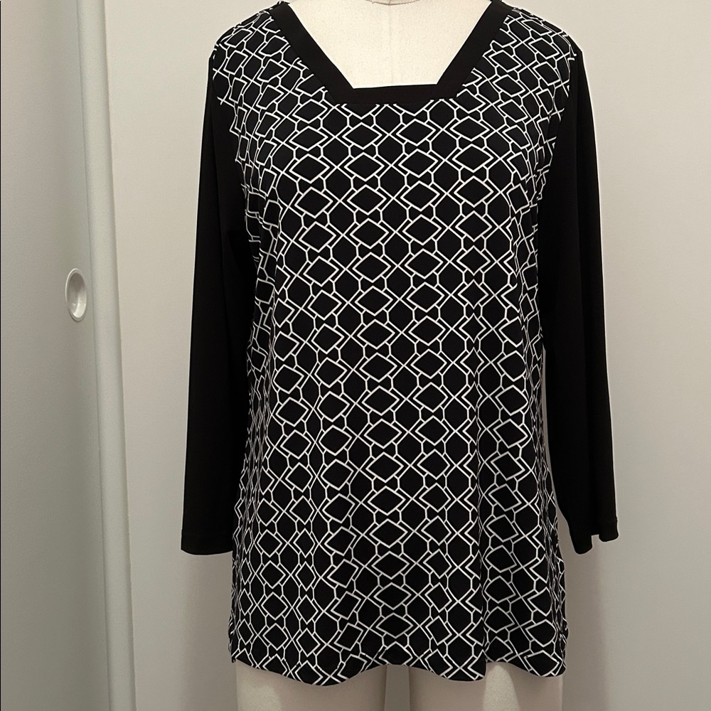 Black & White Geometric Print Top